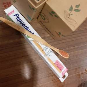Sikat gigi bambu