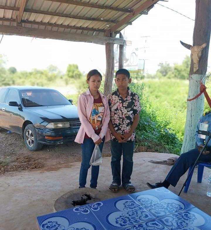 Mempelai wanita berusia 21 tahun, sedang pengantin pria 14 tahun.