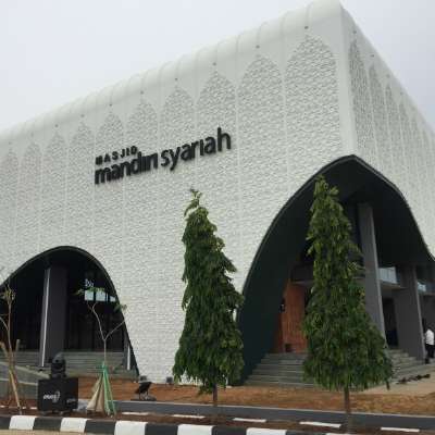 Masjid Mandiri Syariah di Tol Cipali.