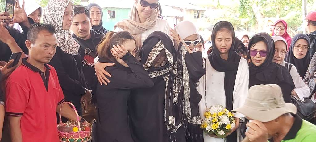 suasana pemakaman cecep reza(Foto Ulfa/Dream)