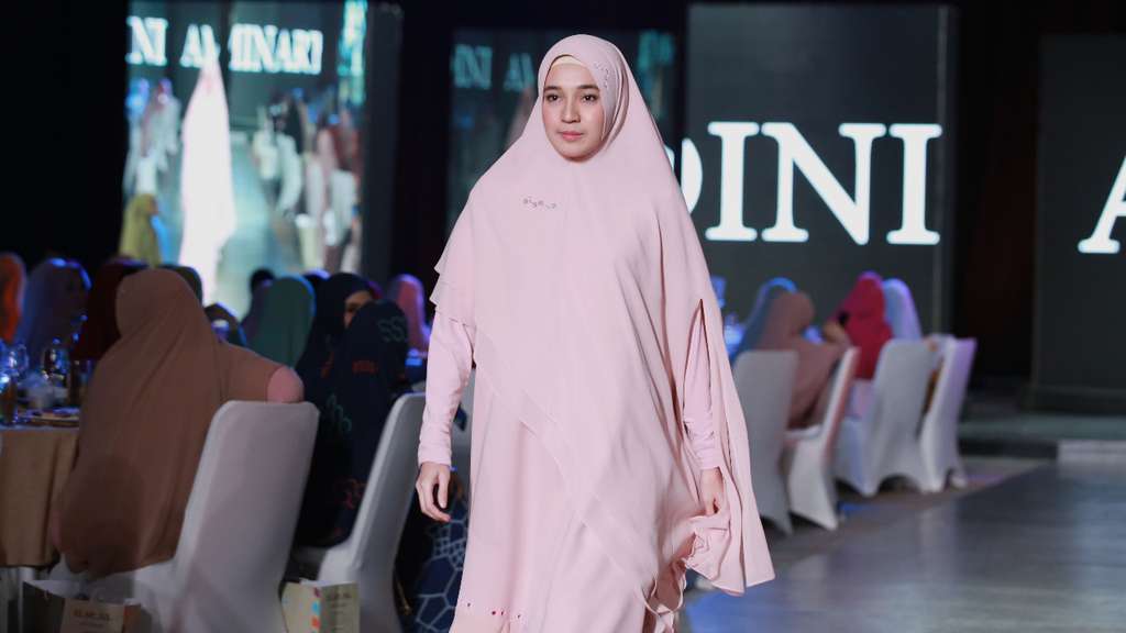 Dhini Aminarti