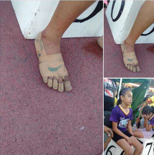 Sepatu lari merek 'Nike' dari perban.