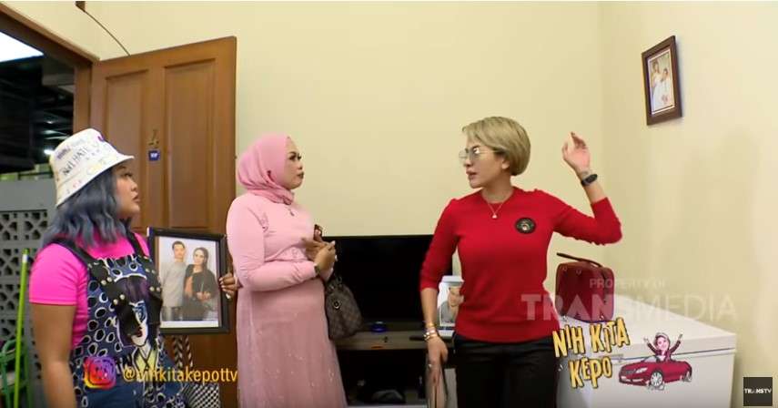 ruangan tamu elly sugigi