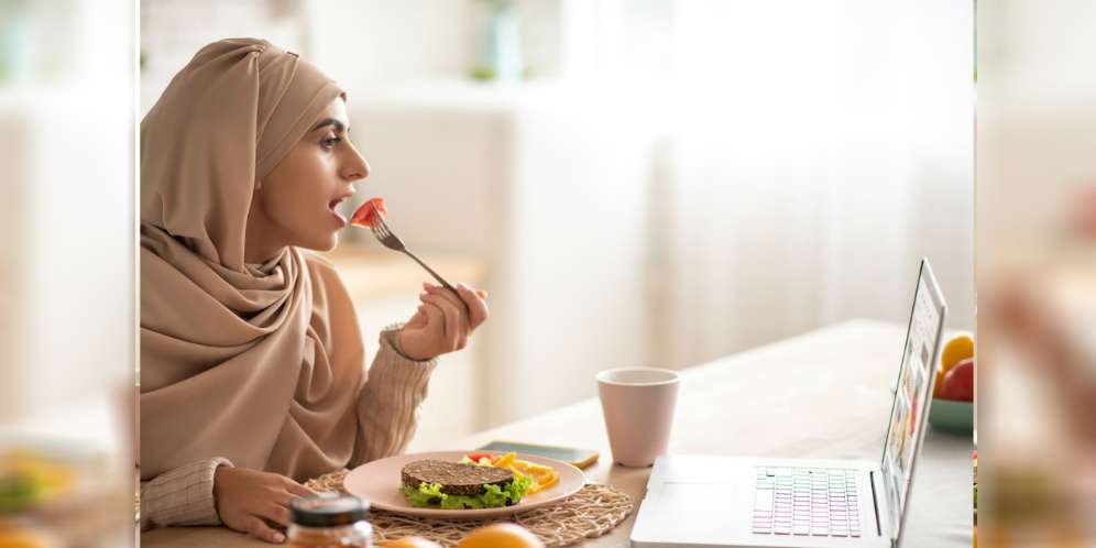 Ilustrasi Hijab Cantik di Dapur