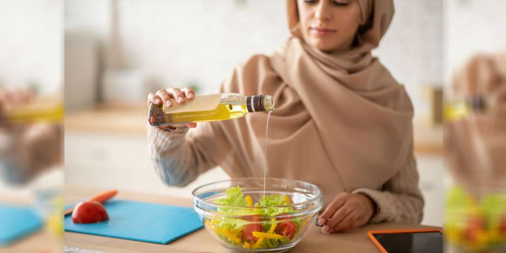 Ilustrasi Hijab Cantik di Dapur