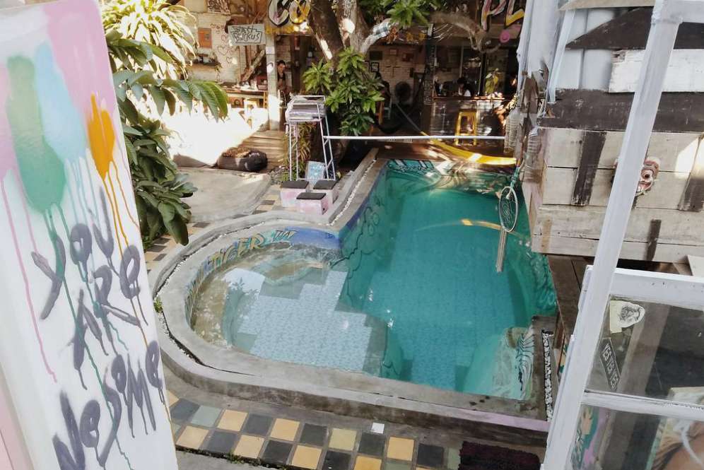 Yezyezyez Hostel