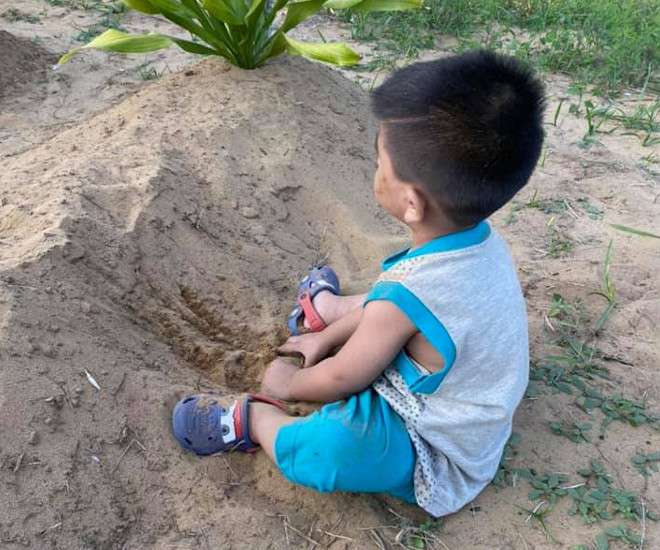 Ingin di makam, tak mau pulang.