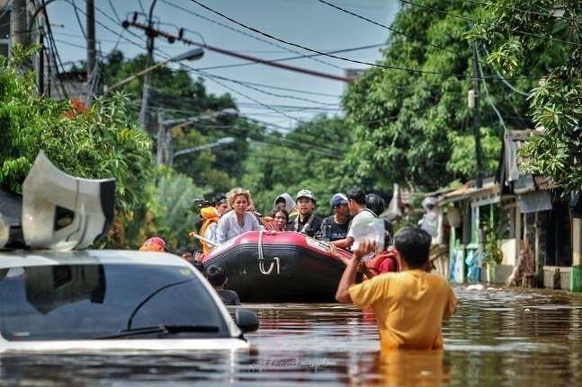 Seleb Bantu Korban Banjir