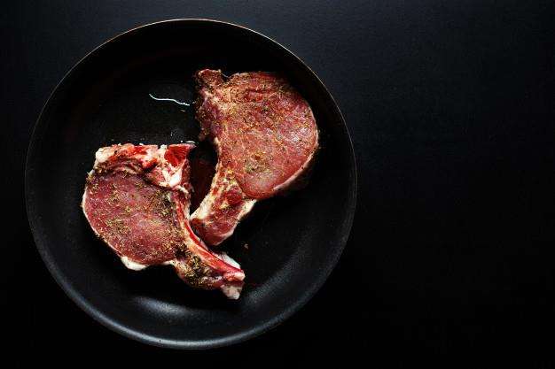 Daging mentah atau setengah matang berbahaya bagi tubuh.