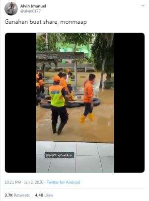 Gaya dirut KAI tinjau banjir di Dipo KRL Bukit Duri. (2) Gaya dirut KAI tinjau banjir di Dipo KRL Bukit Duri. (2)