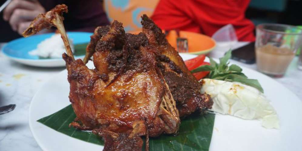 Bebek Bumbu Hitam Senyum Indonesia