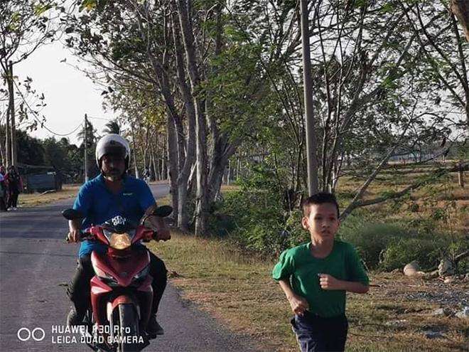 Fazly terus memberi semangat kepada putranya.