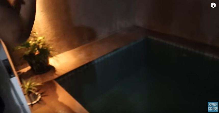 Kolam renang rizky febian
