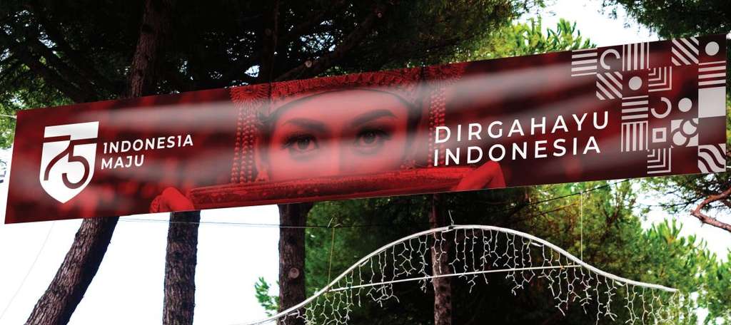 Contoh format pemasangan logo di spanduk