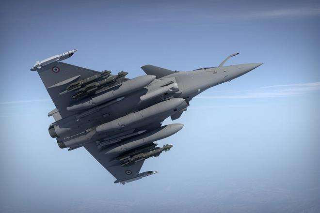 Rafale mampu mengangkut 13-14 macam rudal, misil dan bom.