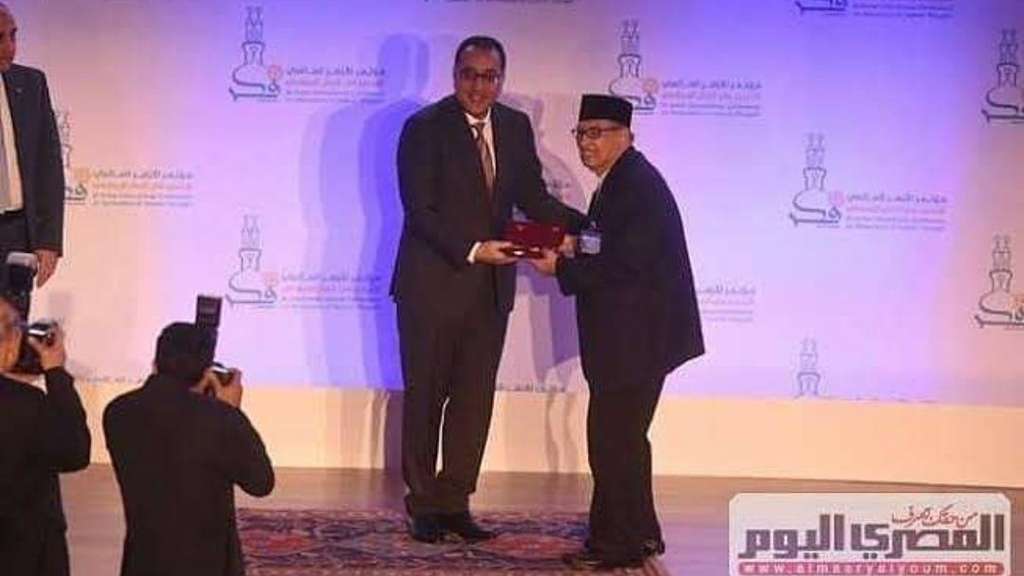 Penghargaan tanda bintang kehormatan untuk Quraish Shihab dari pemerintah Mesir