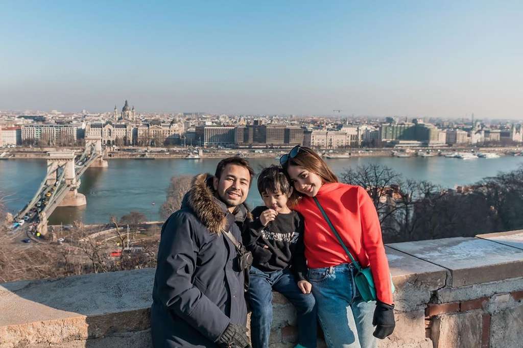 Raffi Ahmad dan Nagita Slavina Raffi Ahmad dan Nagita Slavina