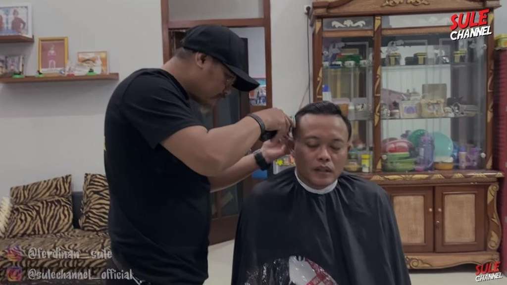 Tampilan Sule sudah mulai lebih rapi dan segar.