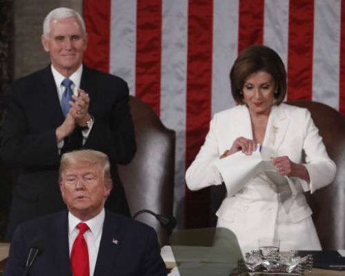 Ketua DPR AS Nancy Pelosi merobek salinan kertas pidato Presiden Donald Trump (Foto: Financial Review)
