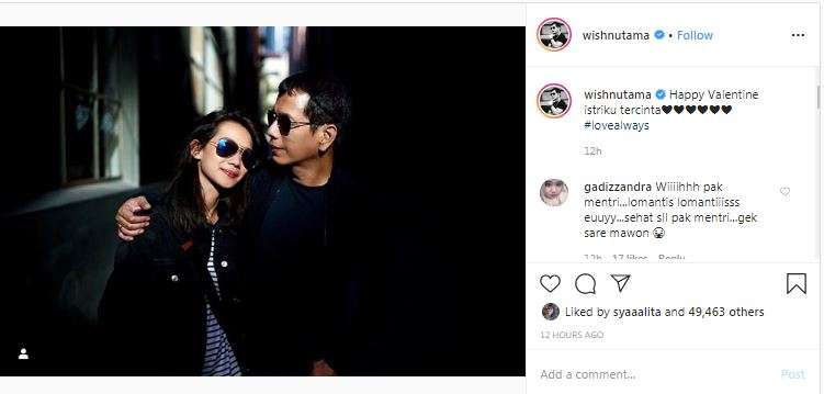 Menteri Pariwisata dan Ekonomi Kreatif, Wishnutama, dengan sang istri, Gista Putri.