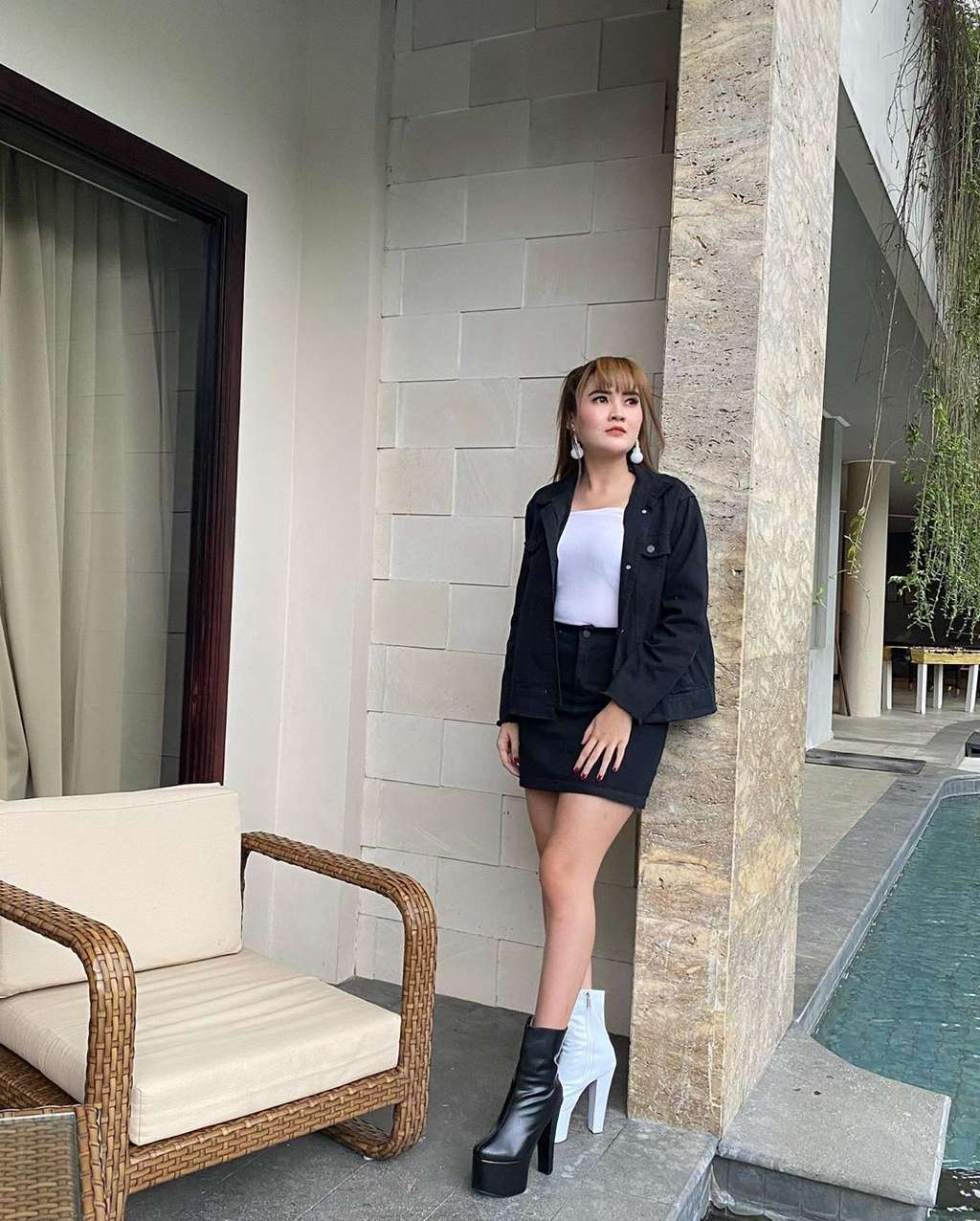 Sepatu Nella Kharisma