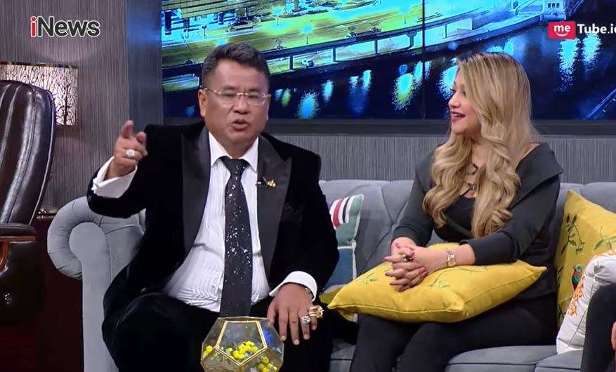 Sarah Azhari dan Hotman Paris