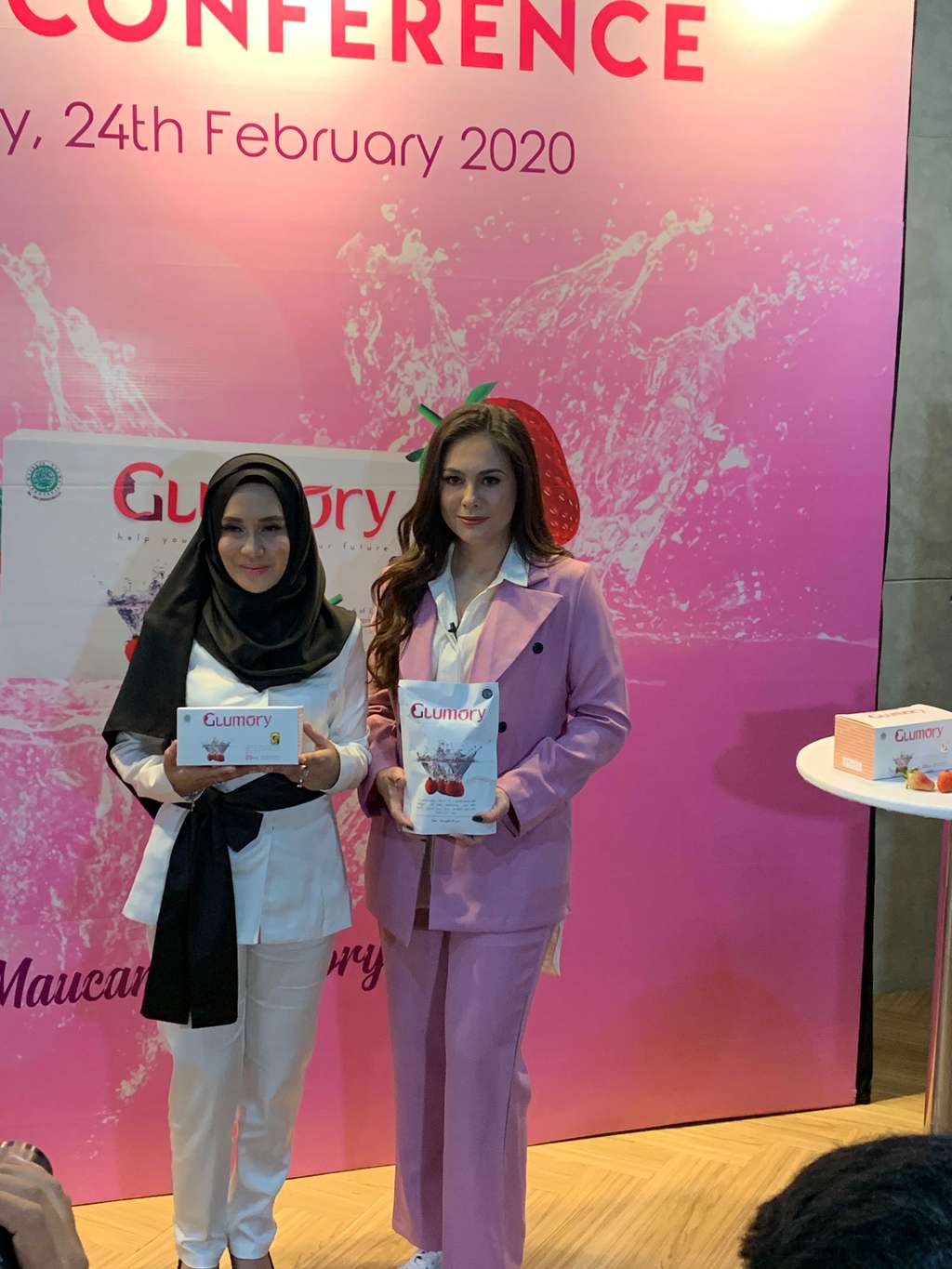 Fitri Rianty, Owner PT Hafara Cantik Indonesia (kiri) & Wulan Guritno