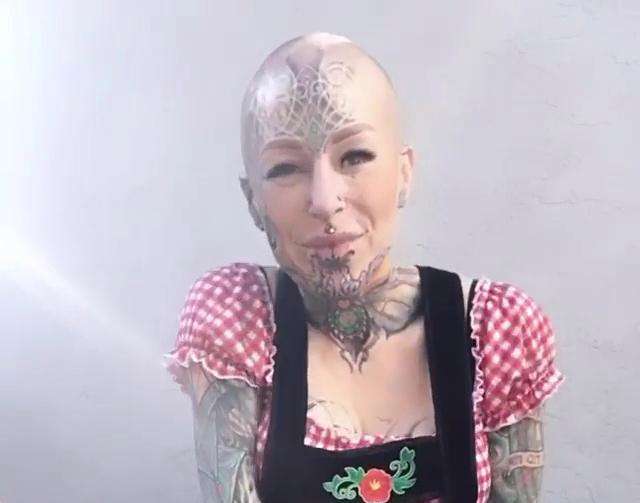 Tato pertama dibuat pada tahun 2010.