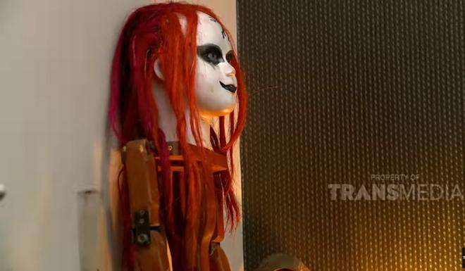 Boneka seram di rumah paranormal Mbah Mijan. Boneka seram di rumah paranormal Mbah Mijan.