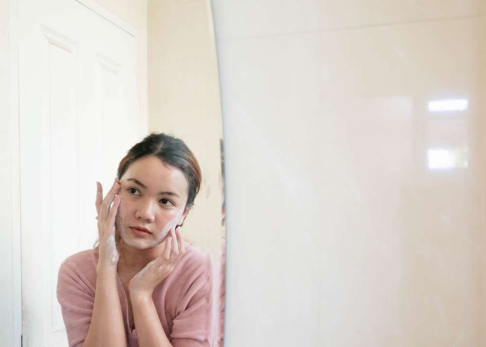 5 Langkah untuk Membuat Wajah Tampak Lebih Cerah, Yuk Coba Sendiri di Rumah! 5 Langkah untuk Membuat Wajah Tampak Lebih Cerah, Yuk Coba Sendiri di Rumah!