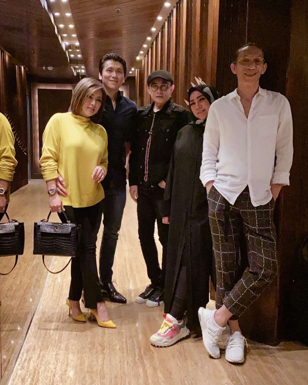 Melly Goeslaw bersama Syahrini