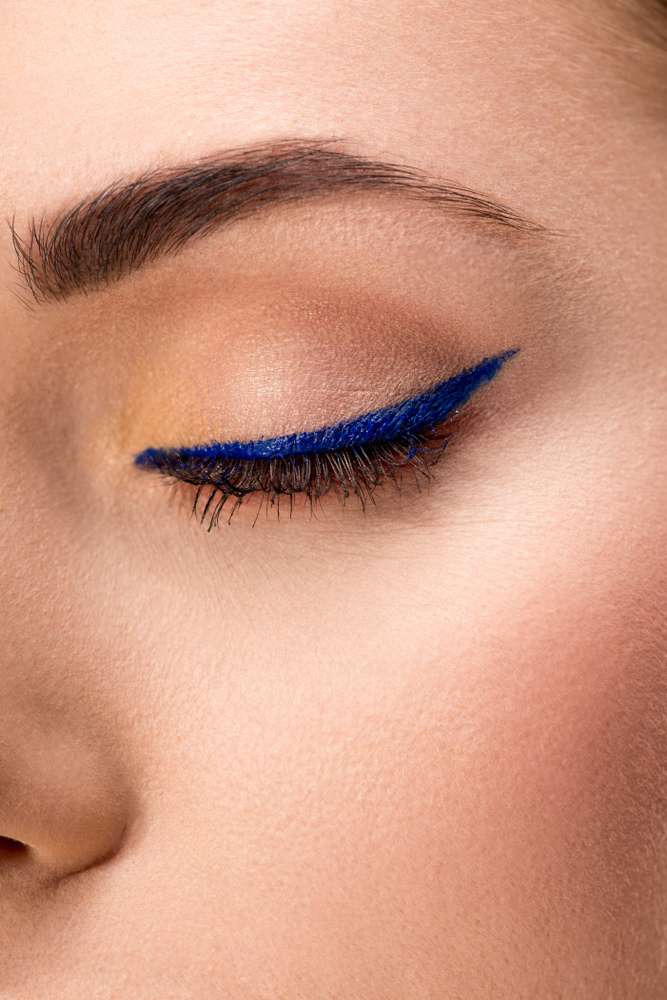 Eyeliner biru