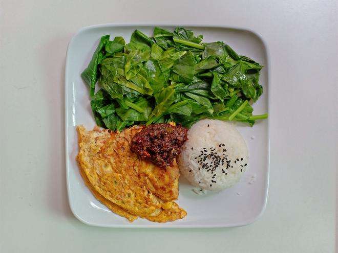 Diet lalapan jadi andalan untuk menurunkan berat badan.