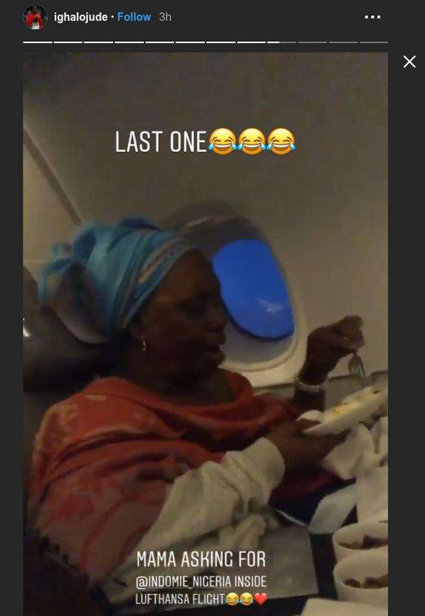 Ibu dari Odion Ighalo minta Indomie di dalam pesawat.