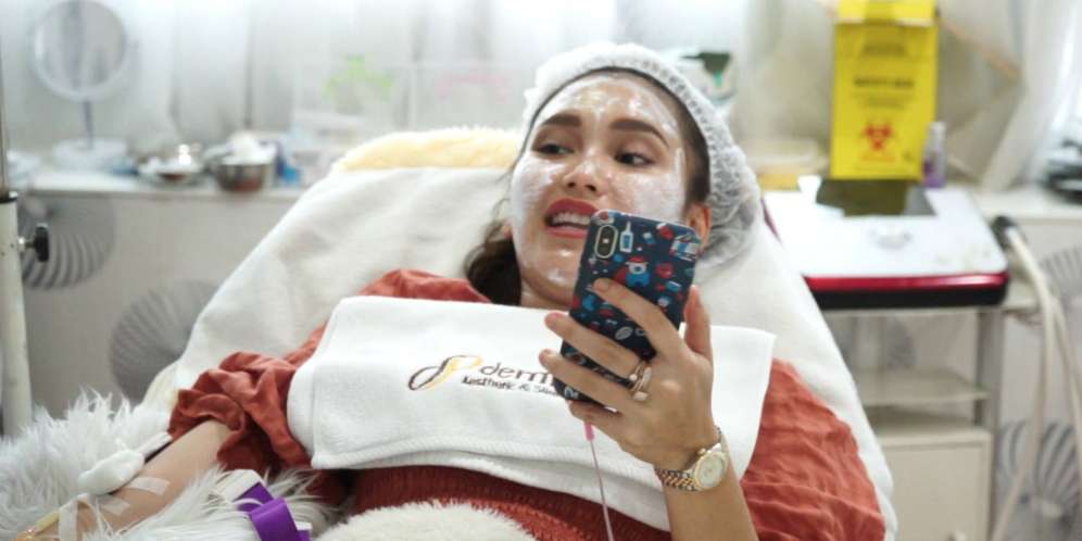 Ayu ting ting lakukan infus vitagen Ayu ting ting lakukan infus vitagen