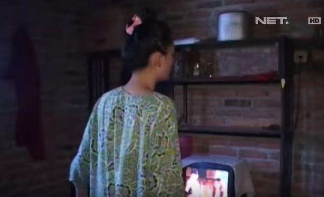Dinding rumah lama Zaskia Gotik belum diplester.
