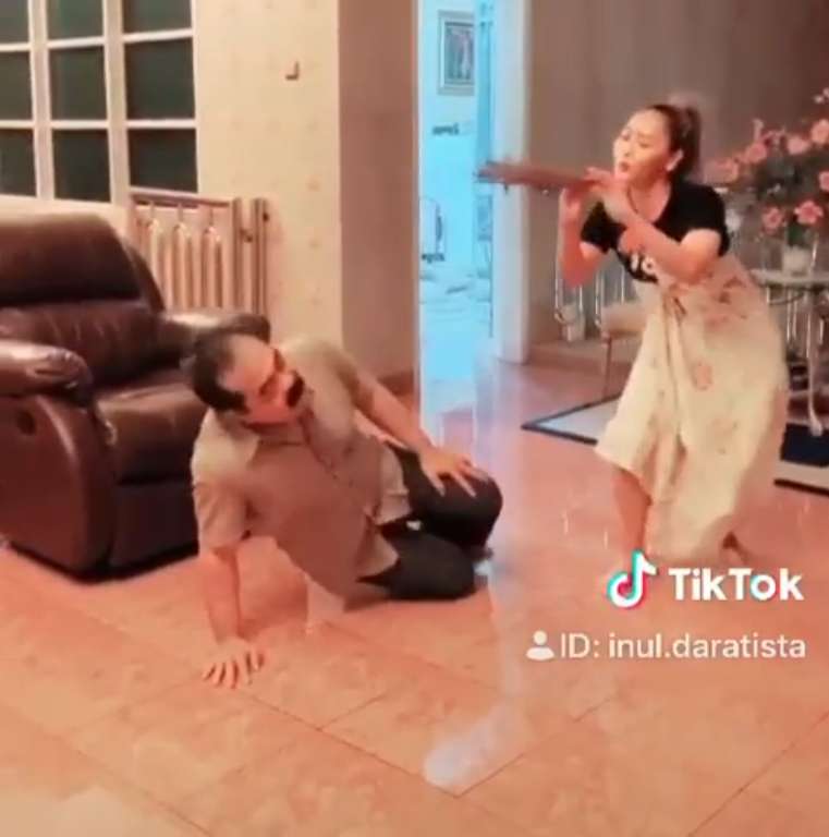 Postingan Inul Darastista