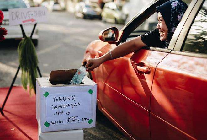 Tidak ada salam tempel, angpao langsung masuk kotak. Tidak ada salam tempel, angpao langsung masuk kotak.