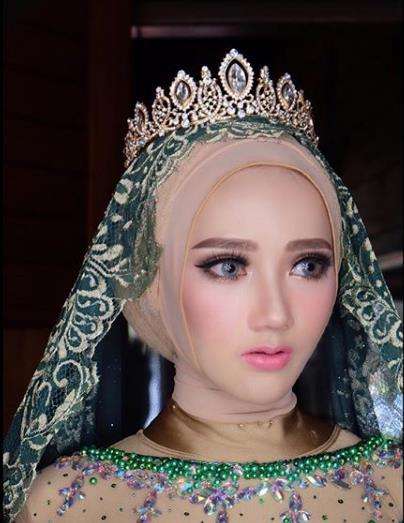 Punya bisnis online produk kecantikan.