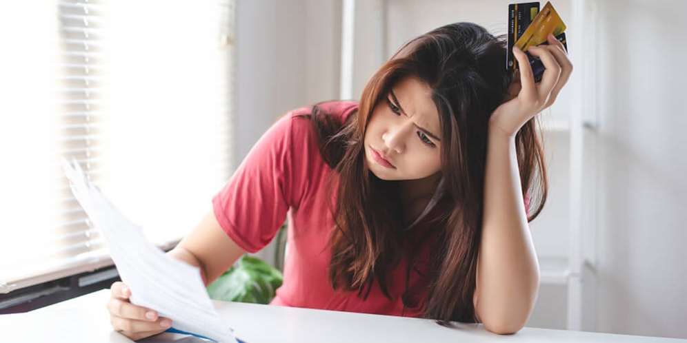 Jangan menggunakan kartu kredit sementara waktu