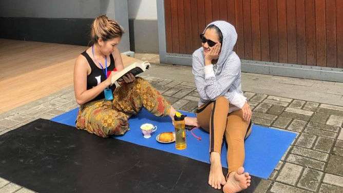 gaya berjemur 5 selebritis