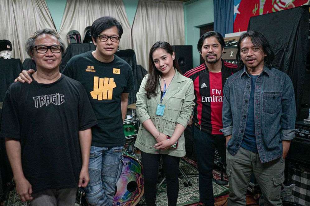 Nagita pakai kalung antivirus