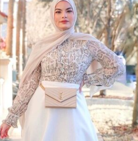 Gaya Feminin Gaya Feminin