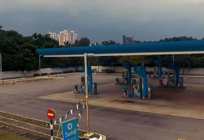 Suasana di SPBU tampak seperti ditinggalkan begitu saja.