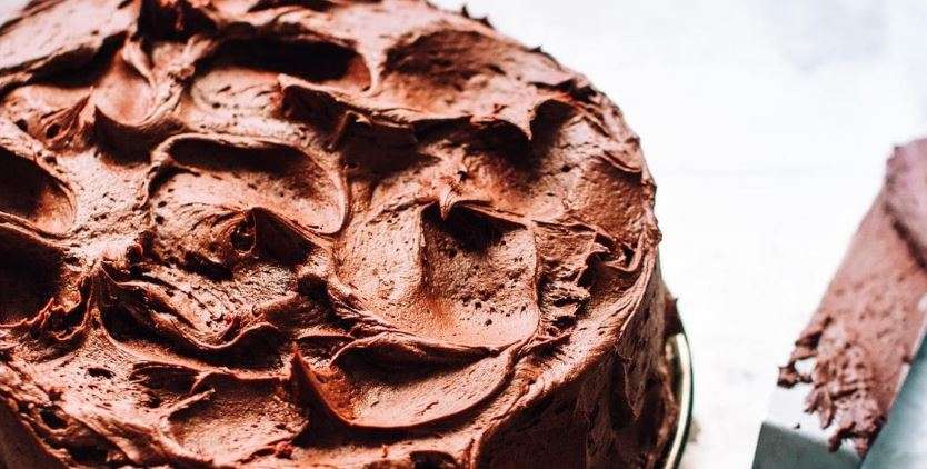 Frosting cake Frosting cake