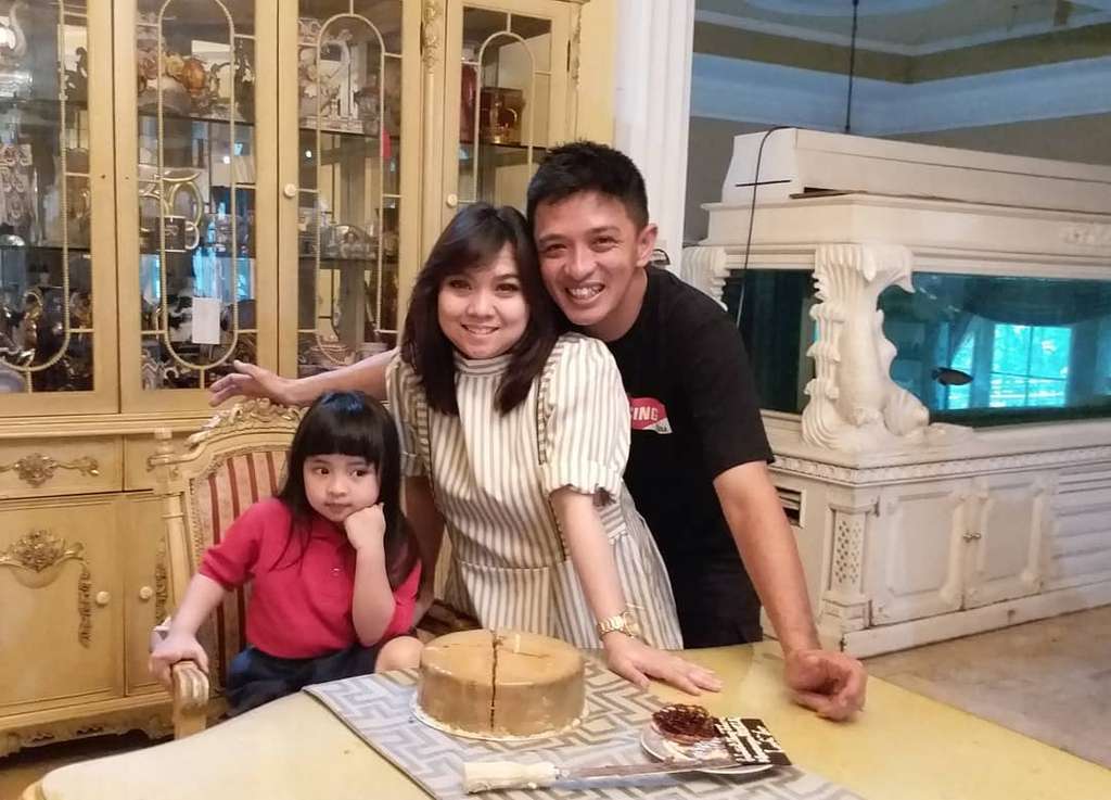 keluarga eza yayang pemeran bang ojak di TOP