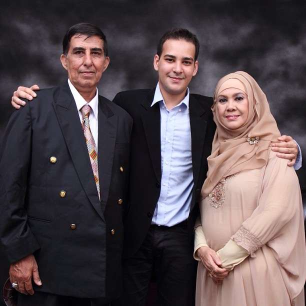 Kedua orangtua Riza Shahah (Foto : @rizashahab) Kedua orangtua Riza Shahah (Foto : @rizashahab)