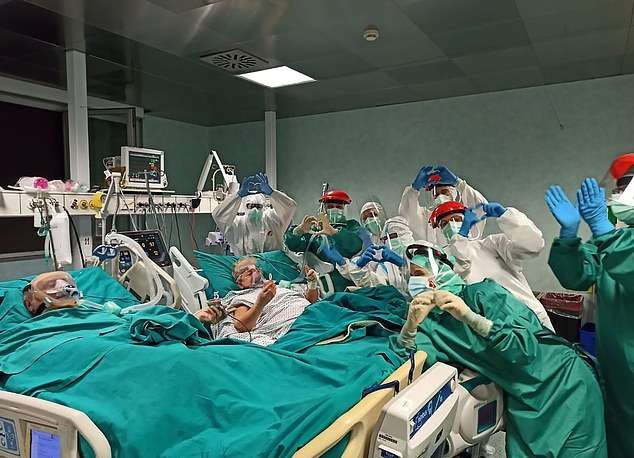 Pasangan Lanjut Usia ini Mencintai Satu Sama Lain