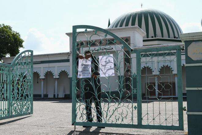 Tahun ini tidak ada lagi sholat tarawih atau buka puasa bersama di masjid.