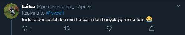 Kalo yang naik kuda itu Lee Min Ho pasti banyak yang minta foto.